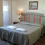 Ely Hotell 2*
