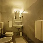 Ely Hotell 2*
