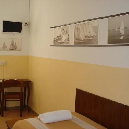 Ely 2* Viareggio